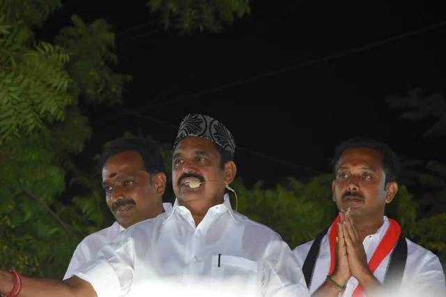 தட்டு வாங்கியபோது தட்டிவிட்ட கைகள்! - கொந்தளித்த எடப்பாடி பழனிசாமி