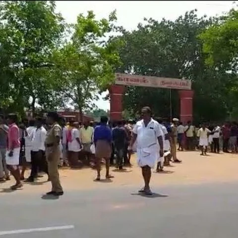 டிக்-டாக்கில் அ.தி.மு.க, பா.ம.க-வை விமர்சித்த வி.சி.க பொருளாளர்! - வலைவீசும் போலீஸ்