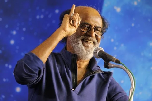 `யார் யார்... ஜெயிப்பா?' - `தர்பார்' பிரேக்கில் ரஜினியின் டிஸ்கஷன்