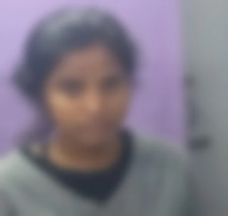 போட்டோவுக்காக மாணவனிடம் கெஞ்சிய டென்னிஸ்வீராங்கனை - தோழியுடன் சிறைக்குச் சென்ற நண்பர்கள்