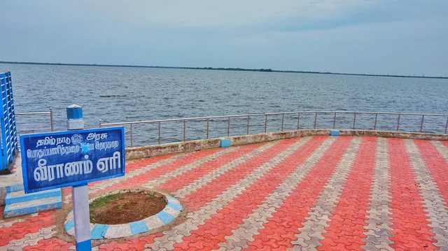 நிரம்பியது வீராணம் ஏரி; சென்னைக்குதான் தண்ணீர் வரல! - அலட்சியத்தில் அதிகாரிகள்