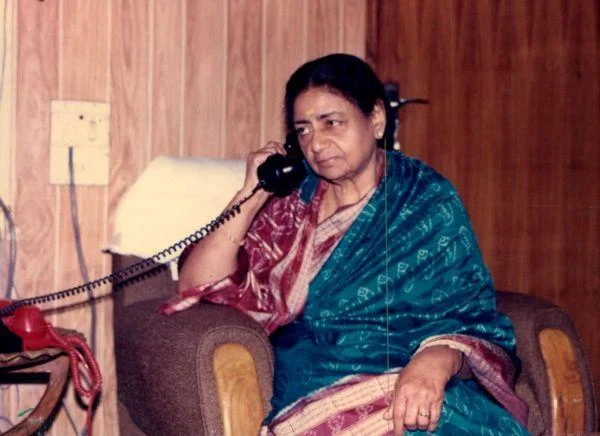`` `ஜானு... அம்மு வீட்டுக்கு வருது; ஸ்பெஷல் சமையல் செய்!'னு சொன்ன எம்.ஜி.ஆர்!" - விஜயகுமாரி