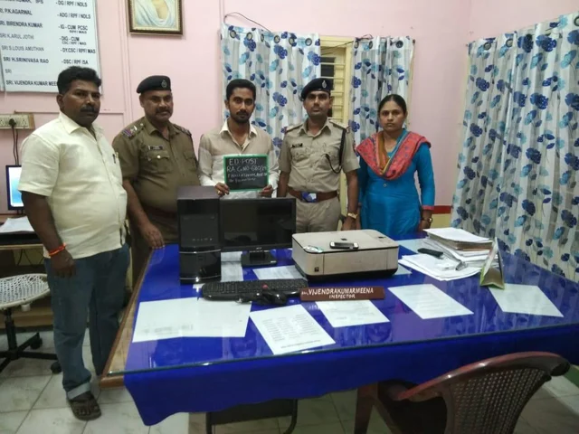 இணையத்தில் முறைகேடாக ரயில்வே டிக்கெட்டுகள்! - அதிக விலைக்கு விற்ற போலி முகவர்கள் கைது