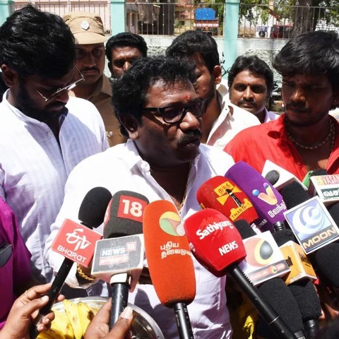 `திட்டமிட்டபடி 23-ம் தேதி நடிகர் சங்கத் தேர்தல் நடைபெறும்!’ - கருணாஸ் எம்.எல்.ஏ