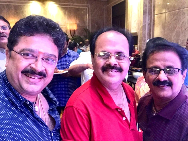 எஸ்.வி.சேகர் , மாது பாலாஜியுடன் கிரேஸி மோகன்