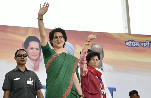 மோடிக்கு ஆதரவாகக் கோஷமிட்ட பா.ஜ.க தொண்டர்கள்! - கைகுலுக்கி வாழ்த்துக் கூறிய பிரியங்கா