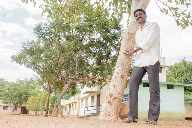 மரங்களை காதலிக்கும் அரசுப் பள்ளி ஆசிரியர்... சோலைவனமான தஞ்சாவூர் கிராமம்! #MyVikatan
