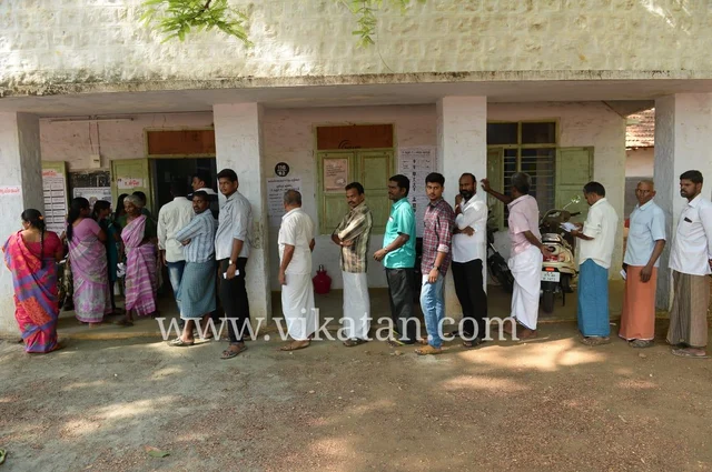 இளைஞர்களை முந்திய முதியோர்கள்; வெயிலை பொருட்படுத்தாத கர்ப்பிணிகள்! - சூலூர் வாக்குப்பதிவு நிலவரம்