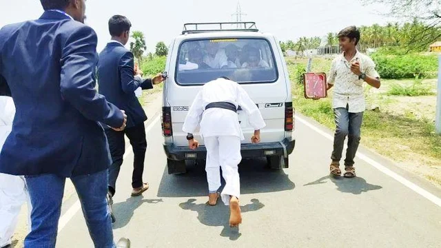``அப்பாவோட அழுகைதான் எங்க சாதனைக்கு அடிநாதம்!'' - தலையால் வேனை நகர்த்திய அக்கா தம்பி!