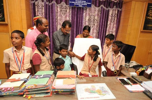 `நான் கலெக்டர் சீட்டுல ஒருதடவை உட்காரணும்!' - அரசுப் பள்ளி மாணவியின் கனவை நிறைவேற்றிய ஆட்சியர்