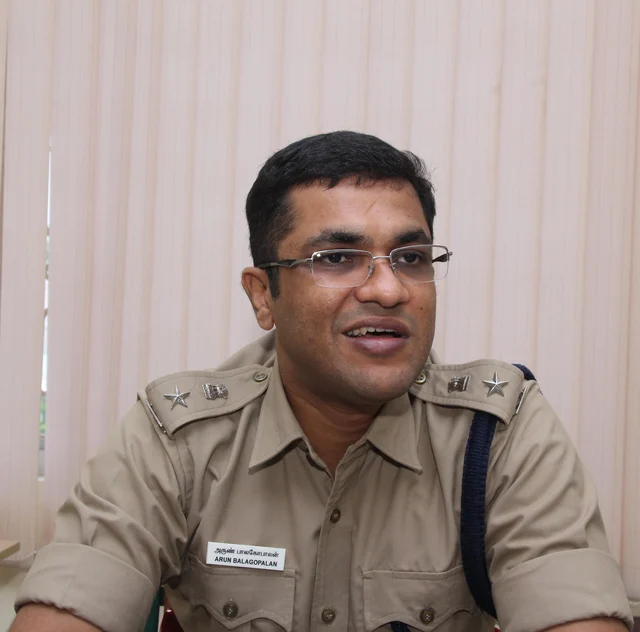 ”வி.ஐ.பி.க்களுக்கு மட்டும் செல்போன் அனுமதிப்பது நியாயமா?” - மதுரை கோயில் பக்தர்கள் புகார்