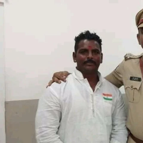`வசிப்பது பிளாட்ஃபாரத்தில், காப்பாற்றியது 100 பேரை!'- யார் இந்த ஆச்சர்ய சிவா?