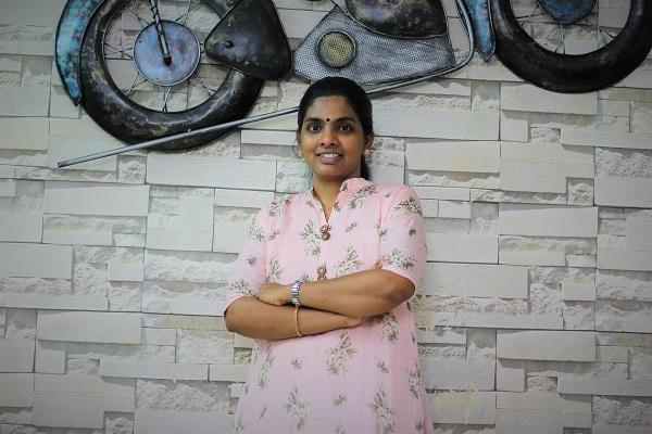 மன அழுத்தம் முதல் வாட்ஸ்அப் பிசினஸ் புதுமை வரை... `யுனிக் த்ரெட்ஸ்’ ஷண்முகப்ரியா