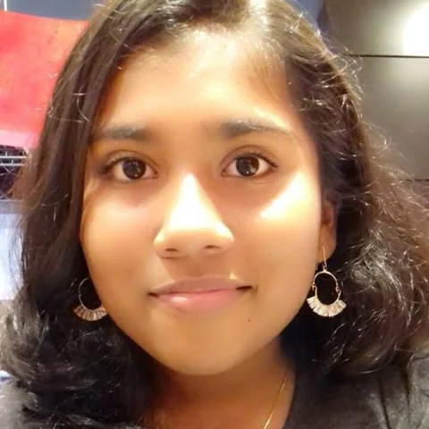 `கேரிபேக்கிற்கு ஏன் 1 ரூபாய் வசூலித்தீங்க, திருப்பிக்கொடுங்க!' - வணிக நிறுவனத்தை அதிரவிட்ட சிறுமி
