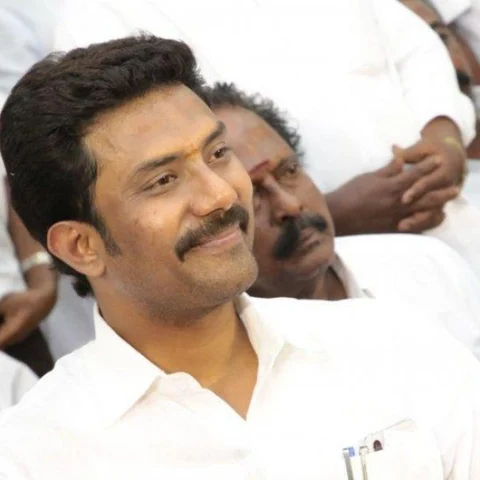 `2 பேரின் வெற்றியை பலி கொடுத்தவருக்கு கேபினட் பதவியா?!' - ரவீந்திரநாத்துக்கு எடப்பாடி வைத்த கடைசிநேர செக்
