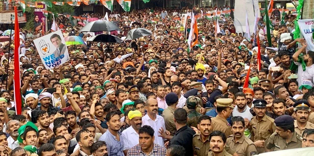 கொட்டும் மழையில் 2 மணி நேரம் காத்திருந்த மக்கள்! - வயநாட்டில் ராகுல் காந்திக்கு தடபுடல் வரவேற்பு