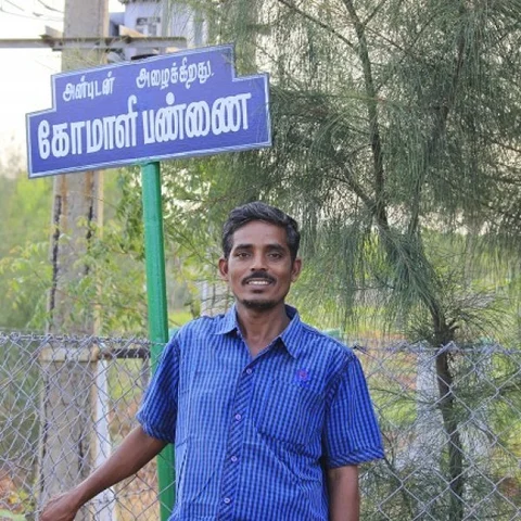கேவலப்படுத்தும் ஊர்; கண்டுகொள்ளாத விவசாயி! - கோமாளி பண்ணை உருவான கதை#MyVikatan
