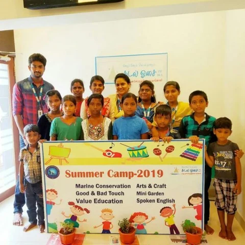 கோடை கால பயிற்சி - பள்ளி குழந்தைகளை மகிழ்வித்த கடலோசை வானொலி