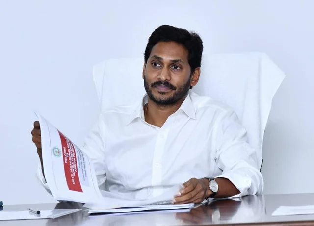 `முதலில் சிக்குவது சந்திரபாபு நாயுடுவும் அவரது மகனும்தான்!'- ஜெகன் எடுத்த சிபிஐ அஸ்திரம்