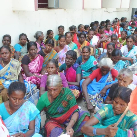 மூன்று மாதமாக சம்பளப் பணம் இழுத்தடிப்பு - பண்ணைத் தொழிலாளர்களின் பட்டினிப் போராட்டம்