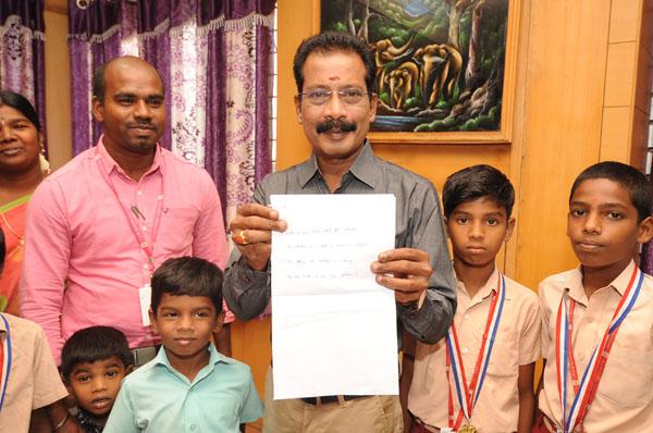 `நான் கலெக்டர் சீட்டுல ஒருதடவை உட்காரணும்!' - அரசுப் பள்ளி மாணவியின் கனவை நிறைவேற்றிய ஆட்சியர்
