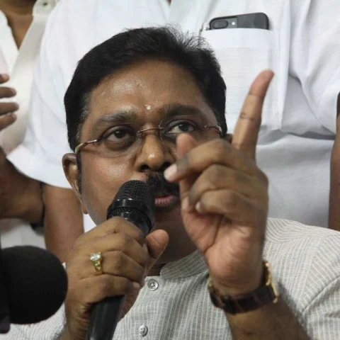 தினகரன் கேட்ட 3 கேள்விகள்; விழிபிதுங்கிய 18 மா.செ-க்கள்!