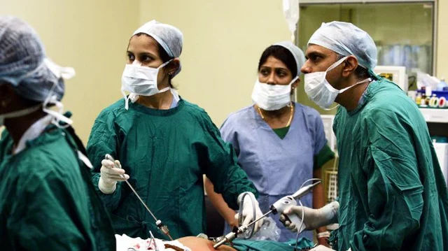 116 ஆணிகள்... இரும்புக் குண்டுகள்! - 42 வயது மனிதரின் வயிற்றுக்குள் இருந்த இரும்புக் குவியல்