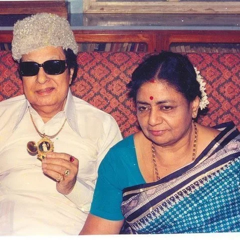 `` `ஜானு... அம்மு வீட்டுக்கு வருது; ஸ்பெஷல் சமையல் செய்!'னு சொன்ன எம்.ஜி.ஆர்!" - விஜயகுமாரி