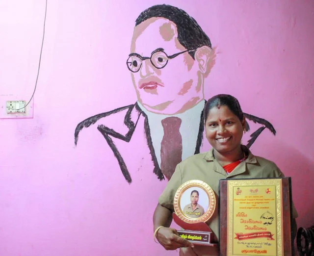 ''சைக்கிள் ஓட்டத் தெரியாதவ இப்போ ஆட்டோ ஓட்டுறேன்!" - தூத்துக்குடியின் முதல் பெண் ஆட்டோ ஓட்டுநர்