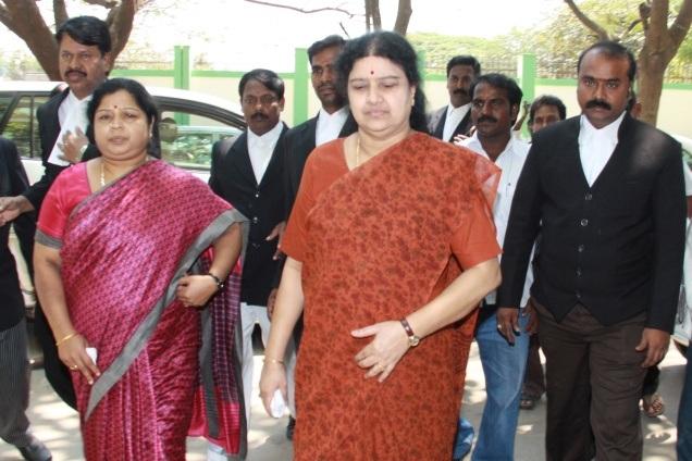 `ராஜன் செல்லப்பா பேசியதே திட்டமிட்ட நாடகம்தான்!' - சசிகலா வருகையை விவரிக்கும் புகழேந்தி