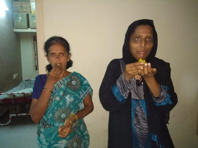 `25 வருட நட்பைப் பிரித்த அரசியல் கூட்டணி.. ஒன்றுசேர்த்த தேர்தல் முடிவு!' - கரூர் பெண்களின் கதை