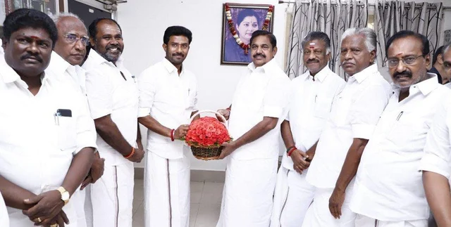 `தி.மு.க.வை சமாளிக்க நம்மில் ஒருவர் மத்திய அமைச்சராவது அவசியம்!' அ.தி.மு.க-வின் 2 சாய்ஸ் யார் யார்?