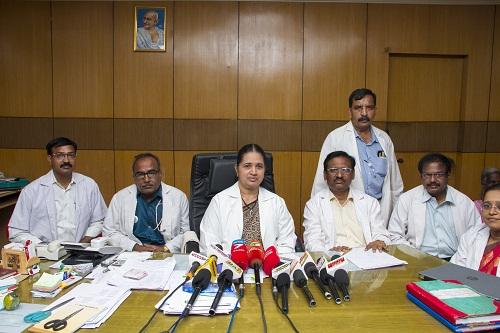 `நம்பிக்கையிழந்தேன்; அரசு டாக்டர்கள் காப்பாற்றினர்!'- பக்கவாதத்திலிருந்து மீண்ட பாப்பா ஆனந்தக் கண்ணீர்