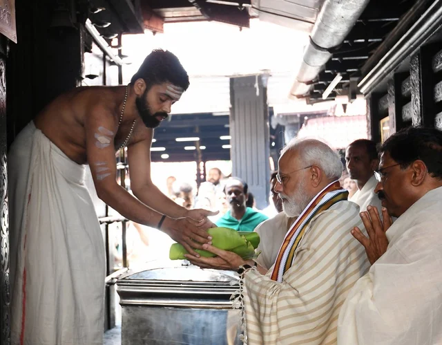 `நாட்டின் முன்னேற்றத்துக்காகப் பிரார்த்தித்தேன்!' - மலையாளத்தில் ட்வீட்டிய மோடி