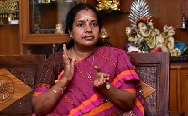 `பெண்களைத் தவறாகப் பார்க்கிற எந்த ஆணின் மனதையும் சிசிடிவி தடுக்காது!'- கொதிக்கும் வானதி