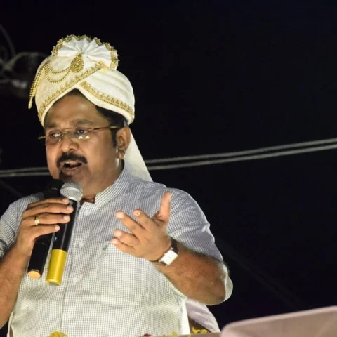 `ஆர்.கே.நகரில் காலி செய்தோம்; ஓட்டப்பிடாரத்தில் எப்படி உதவுவோம்!'- ஈ.பி.எஸ்ஸுக்கு டி.டி.வி பதில்