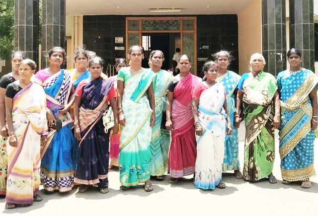 `எங்க தாலியைக் காப்பாத்துங்க!'- டாஸ்மாக்கை அகற்ற கலெக்டரிடம் பெண்கள் கண்ணீர்