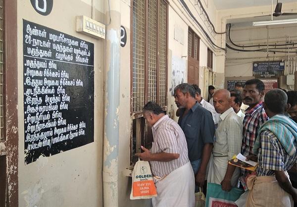 தனியார் மருந்தகங்கள் வளர்ச்சிக்குத் துணைபோகும் அரசு மருத்துவமனைகள்: ஆர்.டி.ஐ. தகவல்கள் சொல்வது என்ன?