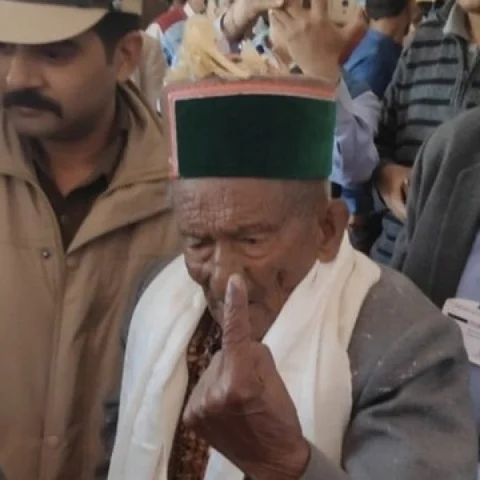 '102 வயது, 17 நாடாளுமன்ற, 14 சட்டமன்றத் தேர்தல்களில் வாக்குப்பதிவு! - அசத்தல் முதியவர்