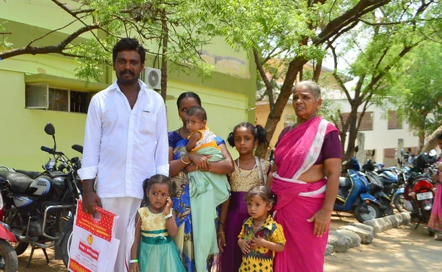 ‘சொந்த வீட்டால நிம்மதி போச்சு; உசுர எடுத்துடுவேன்னு மிரட்டுறாங்க’- கண்ணீர் வடிக்கும் கொத்தனார்