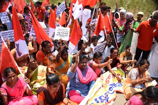புதுக்கோட்டை அருகே மதுபான ஆலையை மூடக்கோரி போராட்டம்! - 160 பெண்கள் உட்பட 250 பேர் கைது