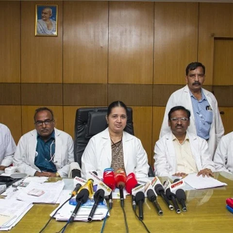 `நம்பிக்கையிழந்தேன்; அரசு டாக்டர்கள் காப்பாற்றினர்!'- பக்கவாதத்திலிருந்து மீண்ட பாப்பா ஆனந்தக் கண்ணீர்