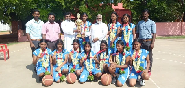 கூடைப்பந்தாட்டத்தில் தமிழகத்துக்கு தங்கம்! - வத்தலகுண்டு மாணவிகள் சாதனை