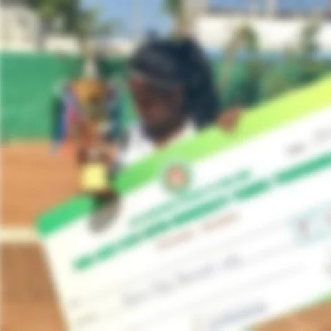 போட்டோவுக்காக மாணவனிடம் கெஞ்சிய டென்னிஸ்வீராங்கனை - தோழியுடன் சிறைக்குச் சென்ற நண்பர்கள்
