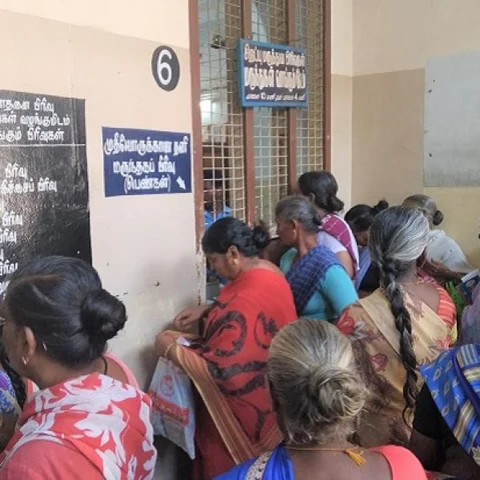 தனியார் மருந்தகங்கள் வளர்ச்சிக்குத் துணைபோகும் அரசு மருத்துவமனைகள்: ஆர்.டி.ஐ. தகவல்கள் சொல்வது என்ன?