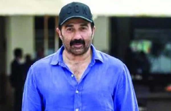 `எத்தனை வாக்குகள் முன்னிலையில் உள்ளேன்?' - டிரெண்டான சன்னி லியோன் ட்வீட்