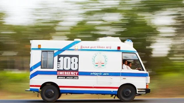 3 பை நிறைய பணம்... உயிருக்குப் போராடிய மனிதர்கள்... நெகிழவைத்த 108 ஆம்புலன்ஸ் ஊழியர்கள்! #FeelGoodStory