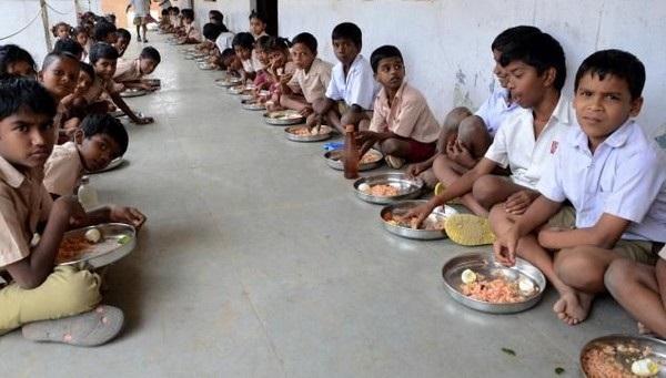 `நோ ஸ்கூல் பேக்; முதியோர் பென்ஷன்; மதுவிலக்கு’ - மாஸ் காட்டும் ஜெகன்மோகன் ரெட்டி!