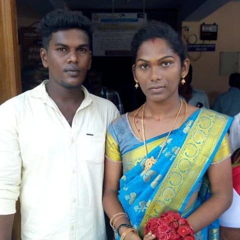 தமிழகத்திலேயே முதல்முறையாக ஆண் - திருநங்கை திருமணத்துக்குப் பதிவுச் சான்றிதழ்!