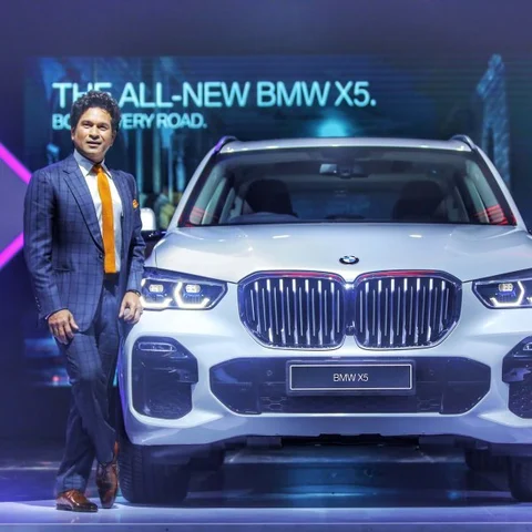 பெரிய பிளாட்ஃபார்ம், அதிக வசதிகள்...விற்பனைக்கு வந்துவிட்டது 4-ம் தலைமுறை X5